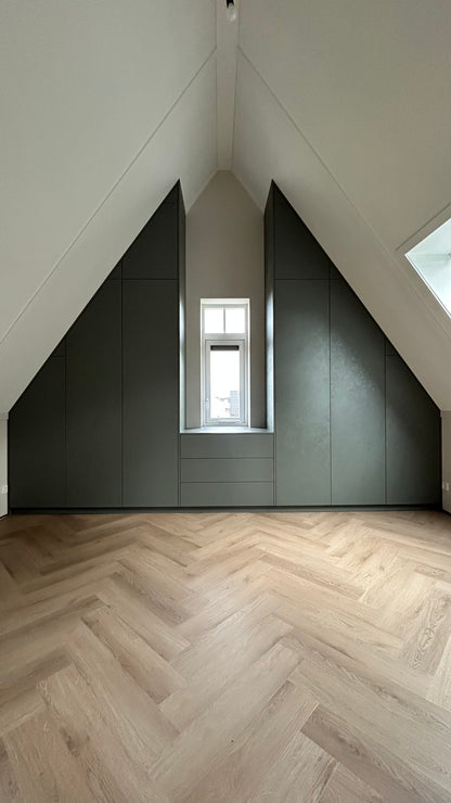 Kledingkast in schuine kap